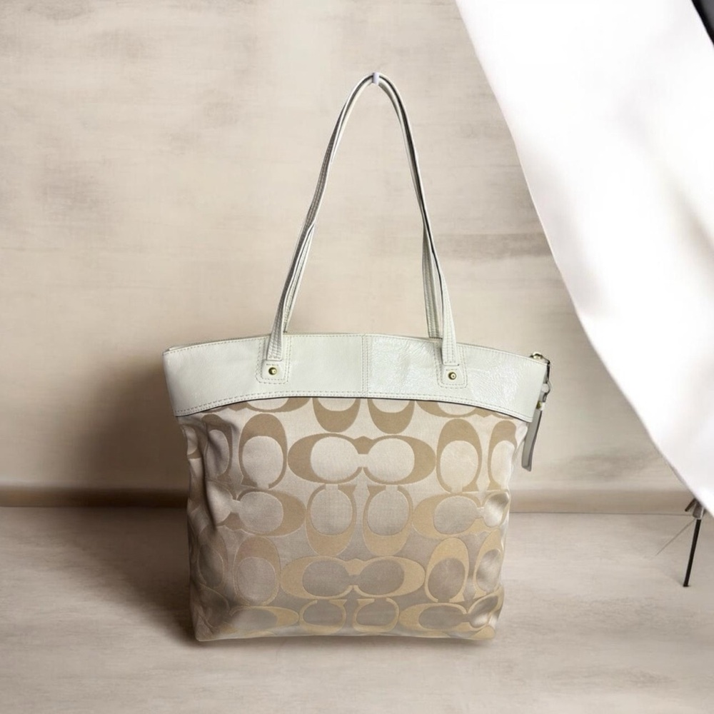 2011 Coach Laura Tan and Cream Signature Circle Tote Bag. EUC. - Picture 4 of 11